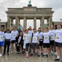 Gruppenfoto der felmo Mitarbeiter beim Firmenlauf in Berlin